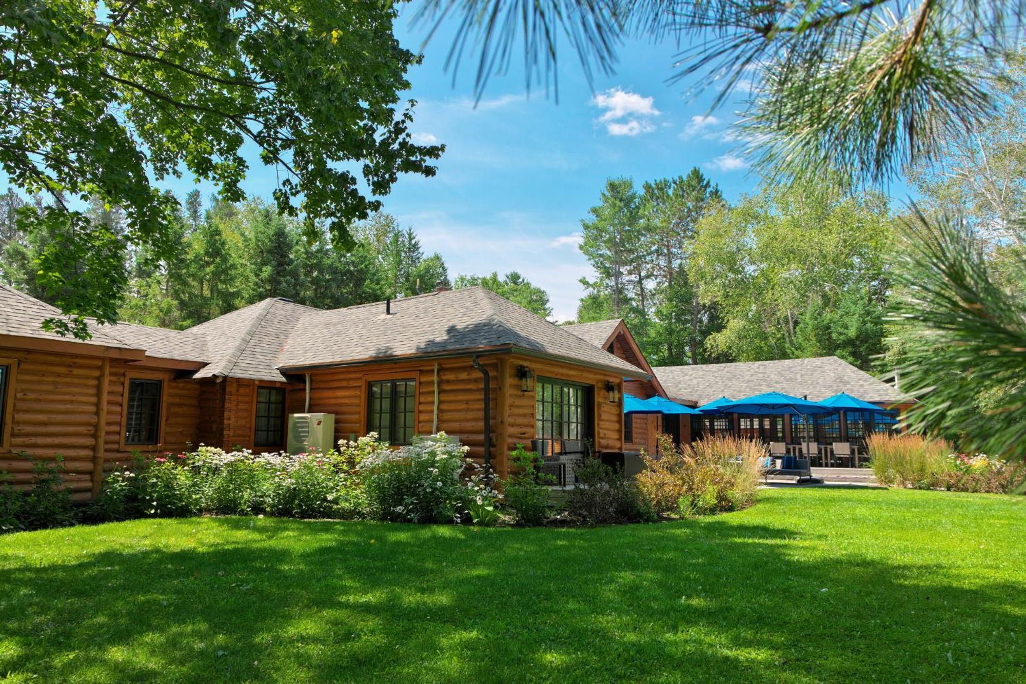 Haliburton Post House Hotel Minden Buitenkant foto